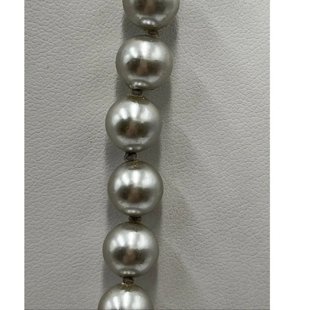 Marvella Vintage Light Gray Faux Glass Pearl Single Strand Classic‎ Necklace 23